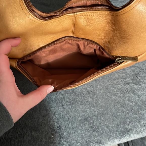 Brown Le Donne purse. With horses on it - Picture 2 of 6